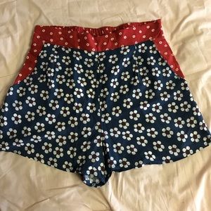 super cute flowy shorts!